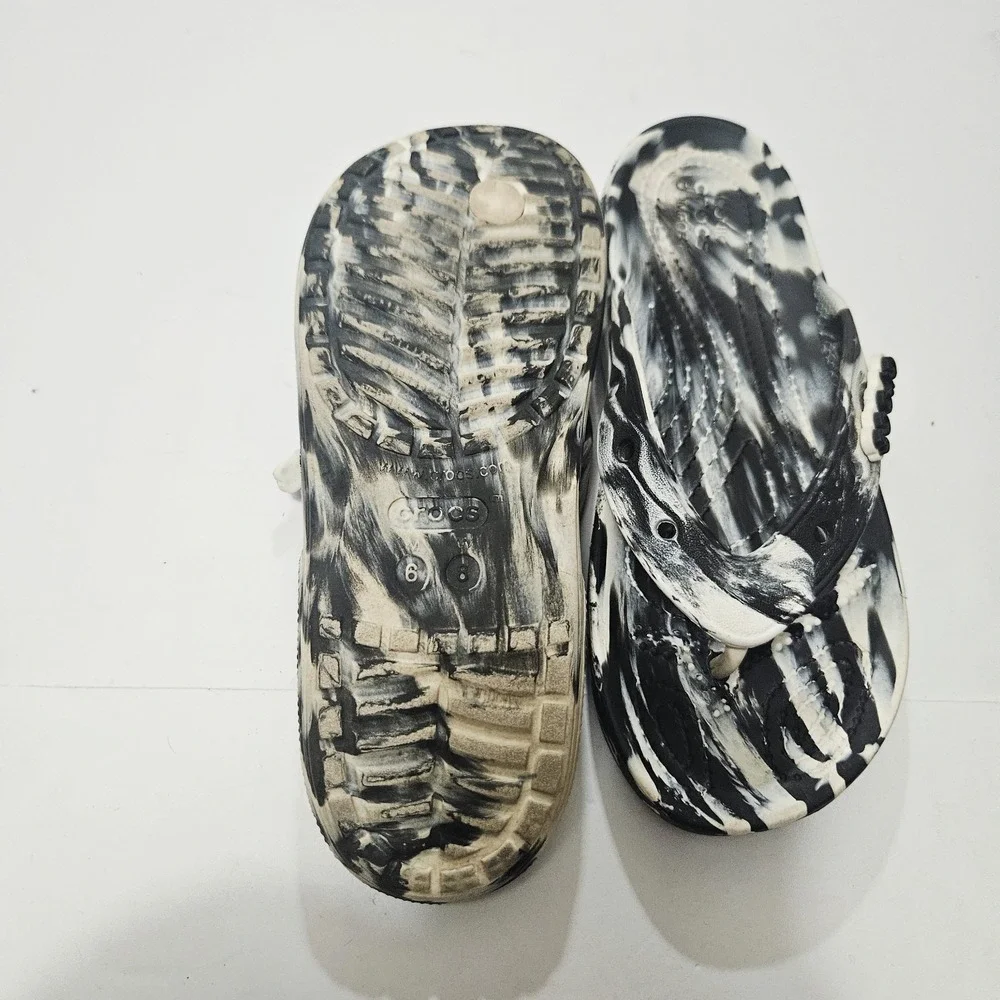 Crocs Classic Marbled Flip Flops Unisex Slip On Sandals Size Men's 6 Woman's 8